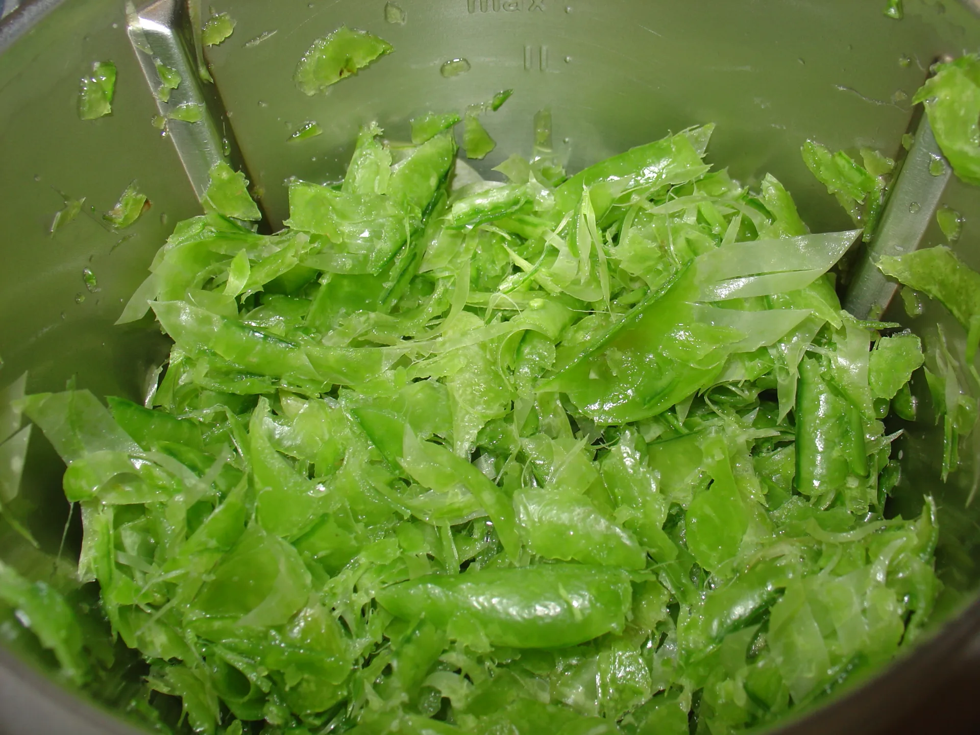 Pappardelle al pesto, con baccelli di piselli