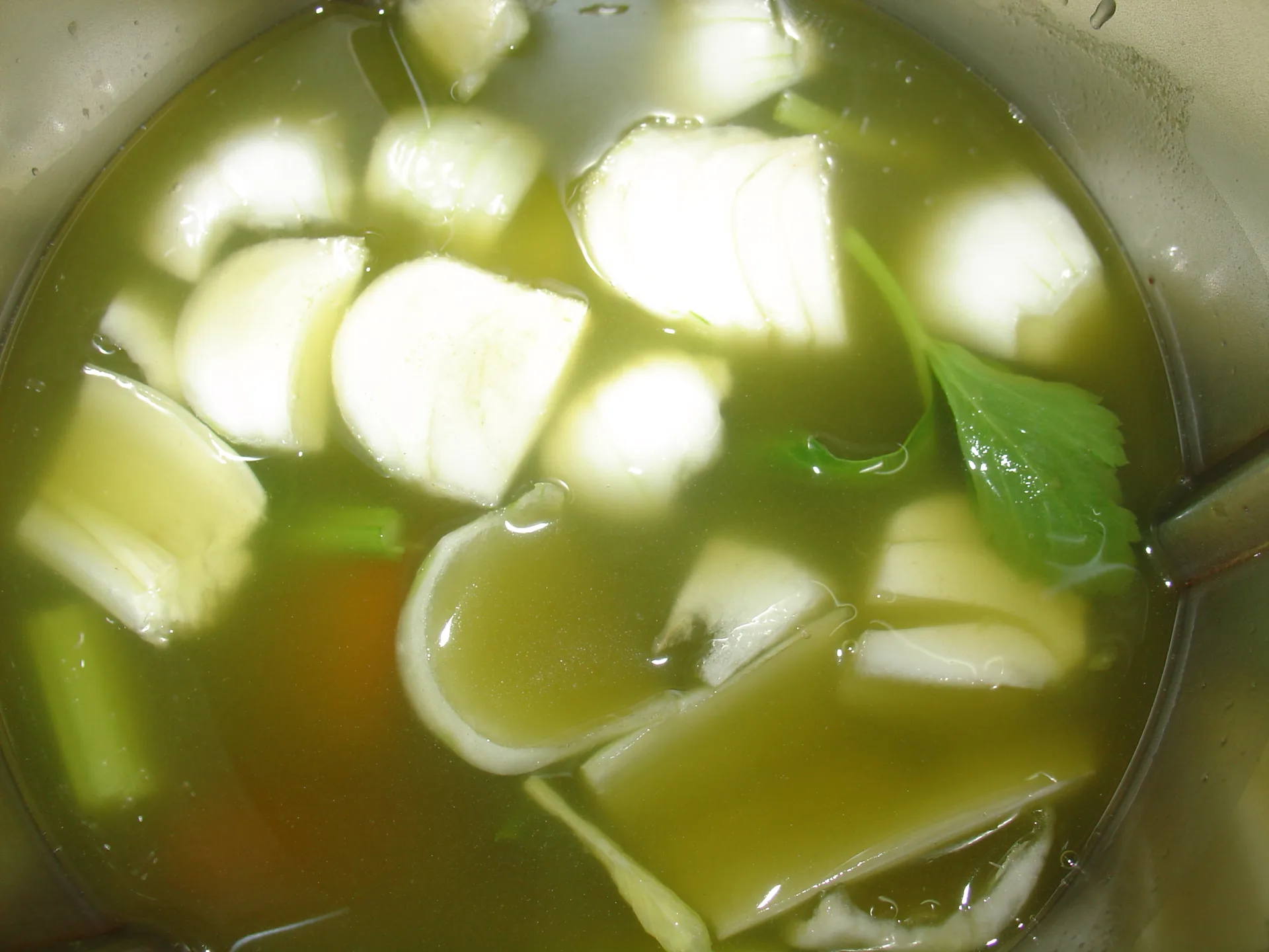 Pappardelle al pesto, con baccelli di piselli