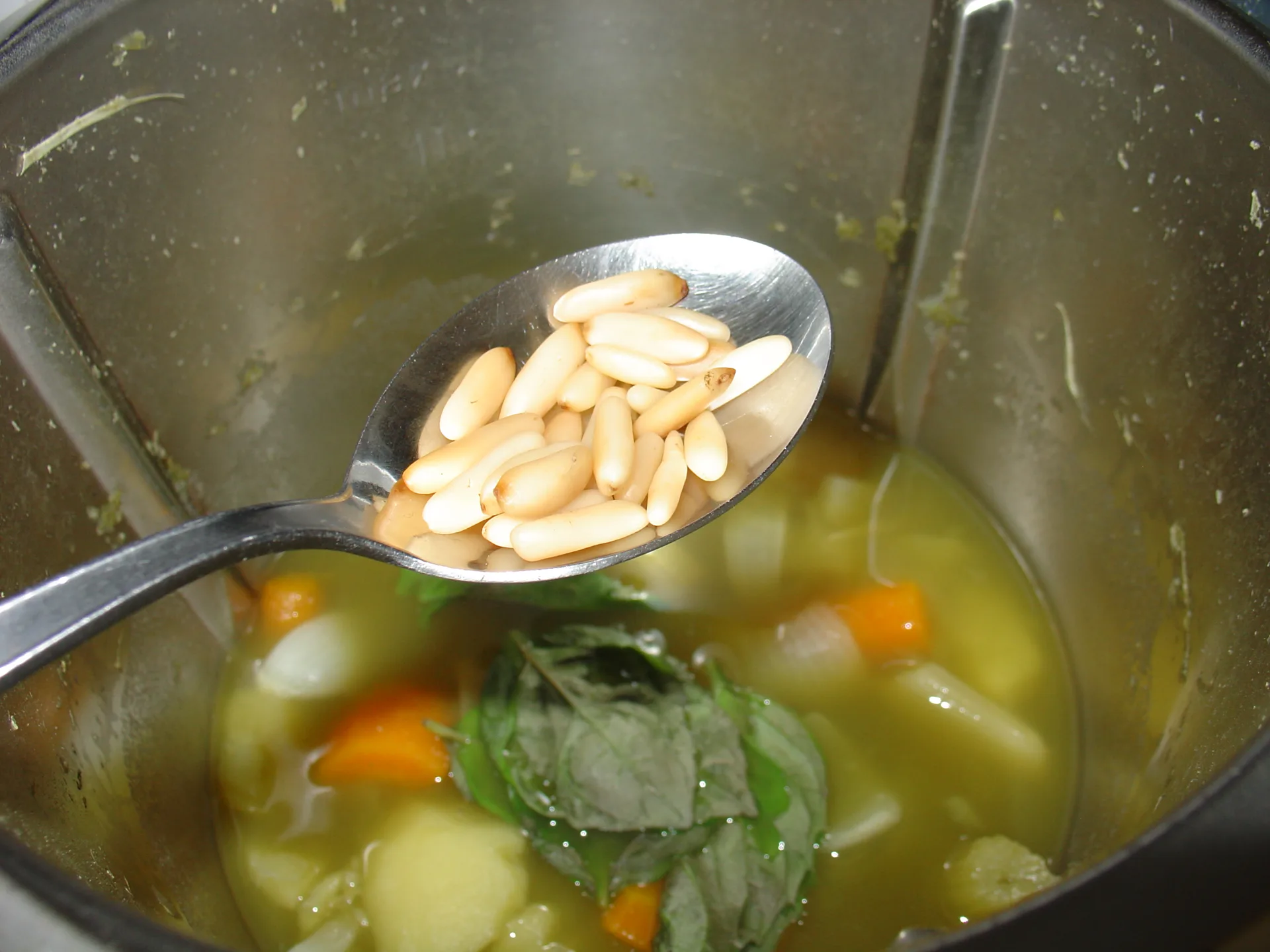 Pappardelle al pesto, con baccelli di piselli