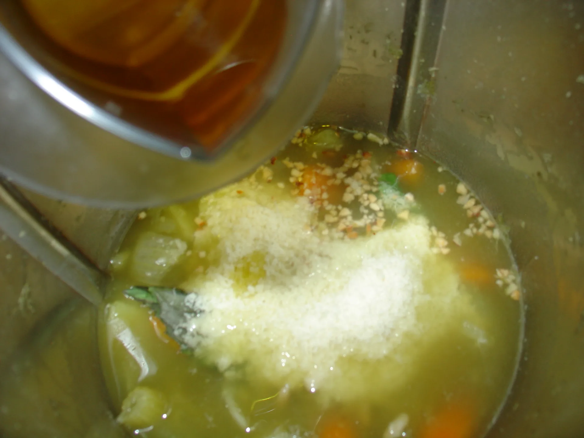 Pappardelle al pesto, con baccelli di piselli