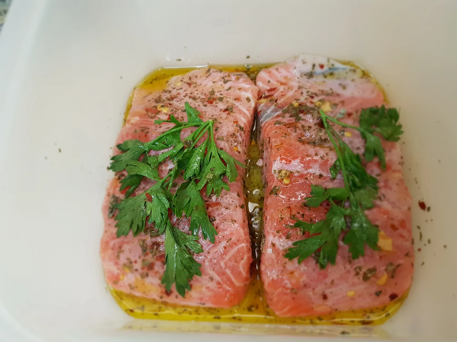 Pappardelle con salmone marinato e pesto di peperoni