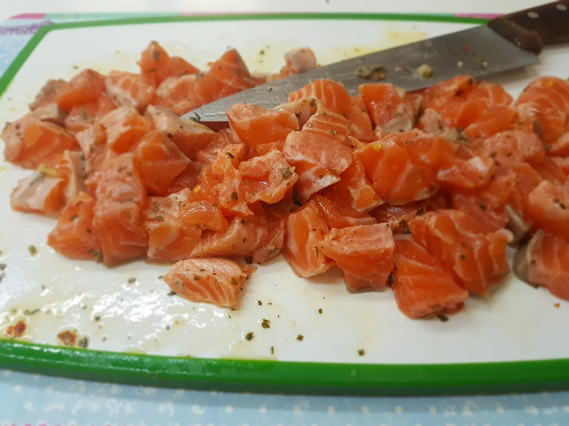 Pappardelle con salmone marinato e pesto di peperoni