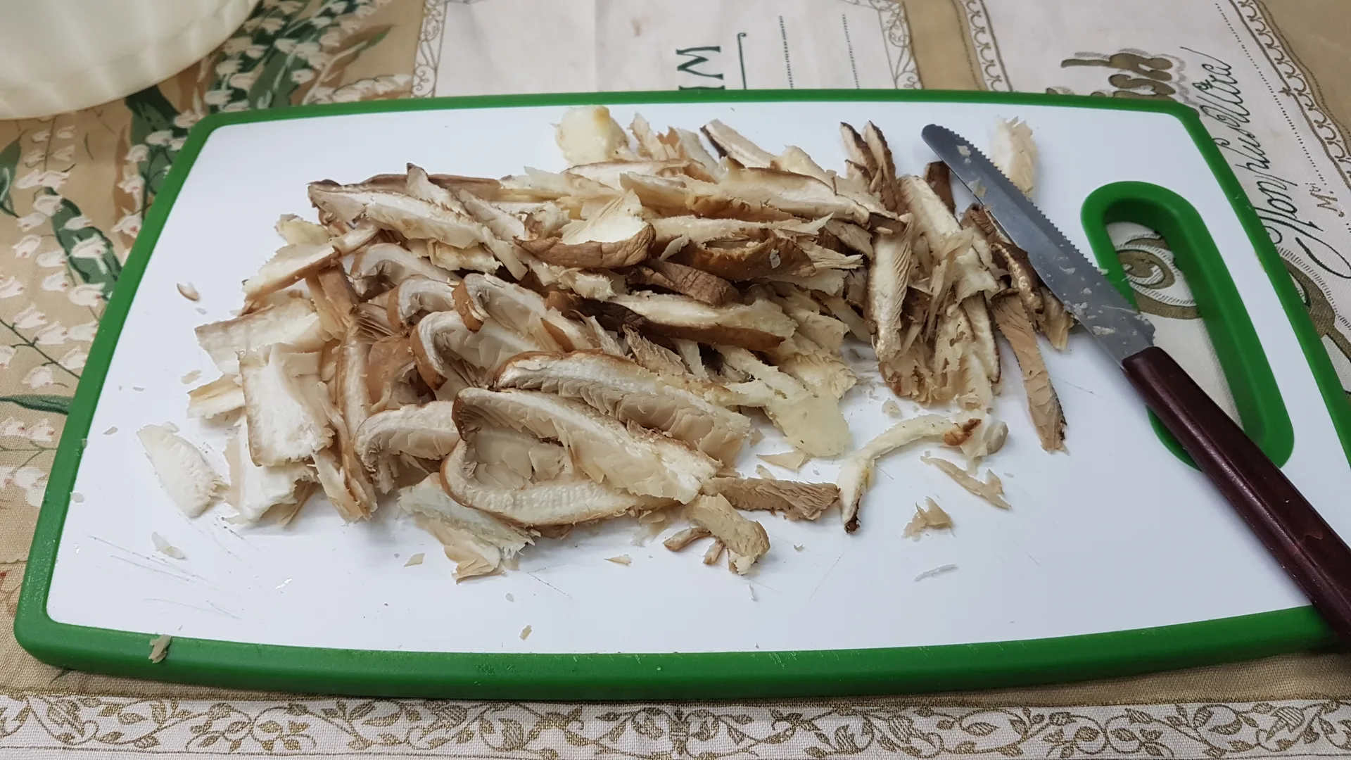 Pappardelle con speck e funghi alla carbonara