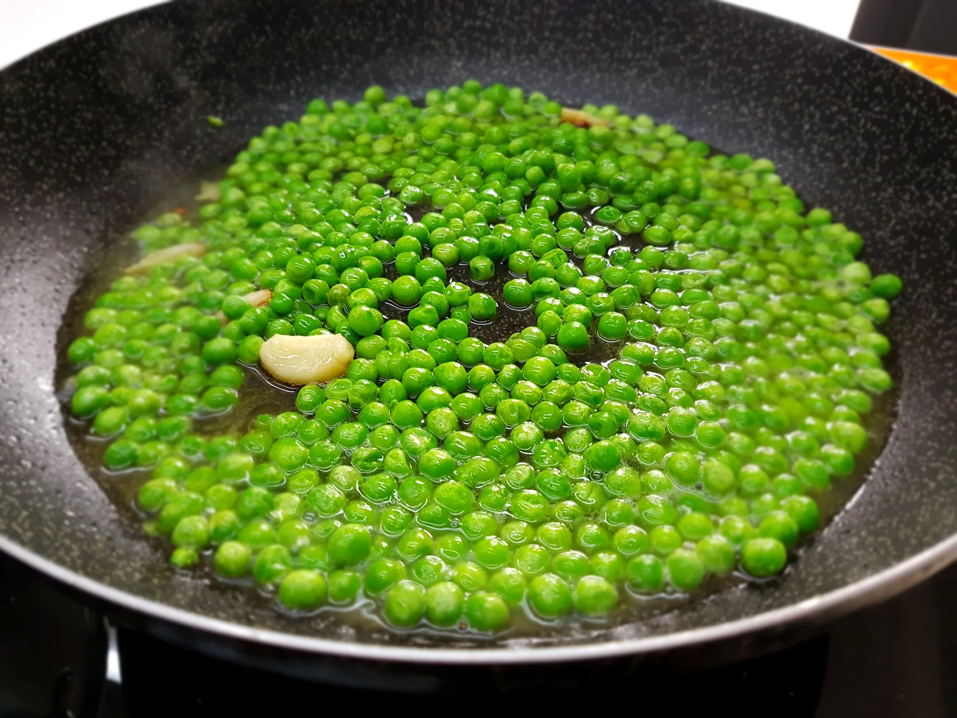 Pappardelle primavera con piselli e surimi