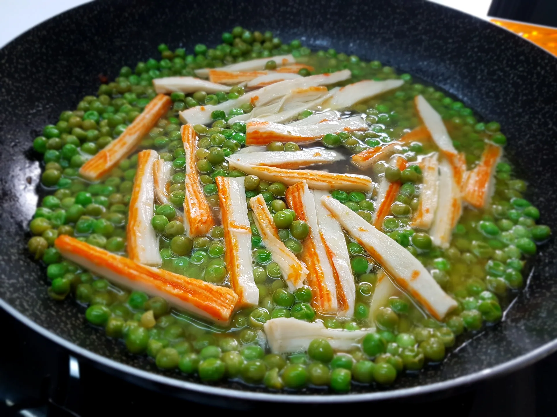 Pappardelle primavera con piselli e surimi