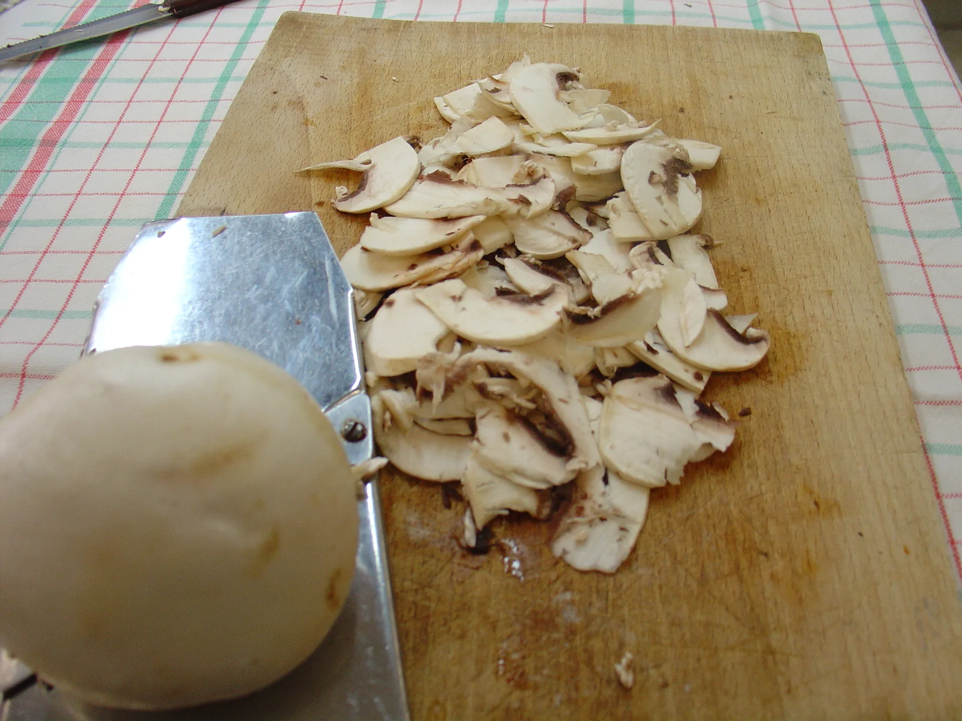 Penne crudaiola con funghi e zenzero