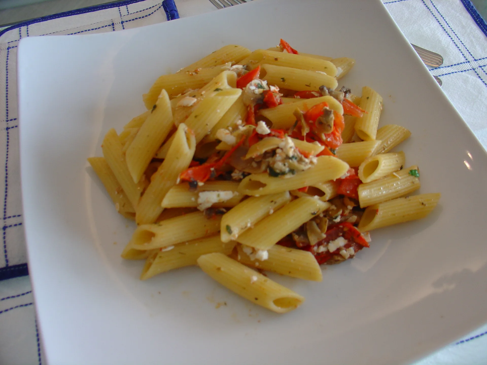 Penne crudaiola con funghi e zenzero