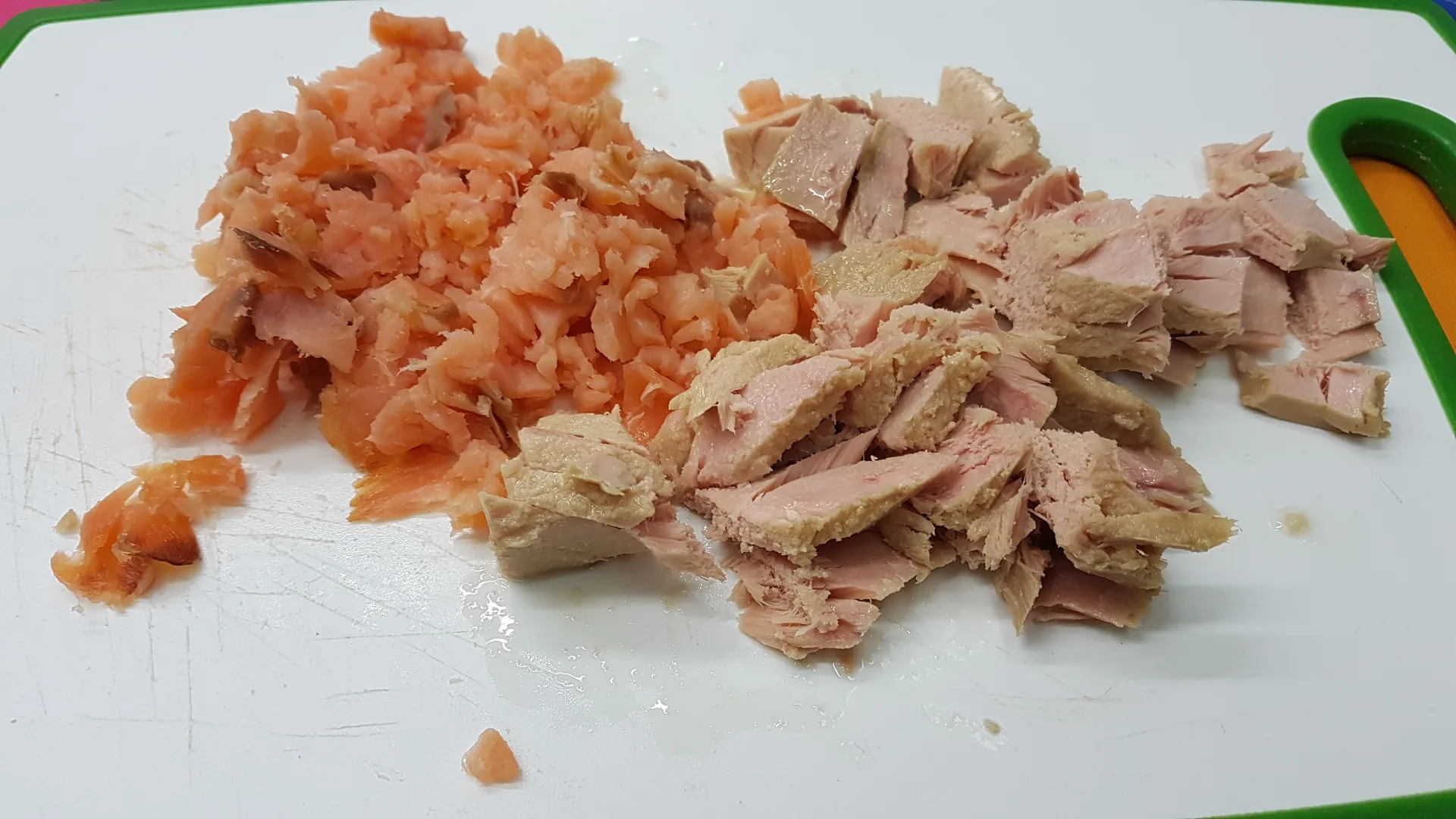 Pasta fresca " Corone dei re " con salmone tonno e zucchine