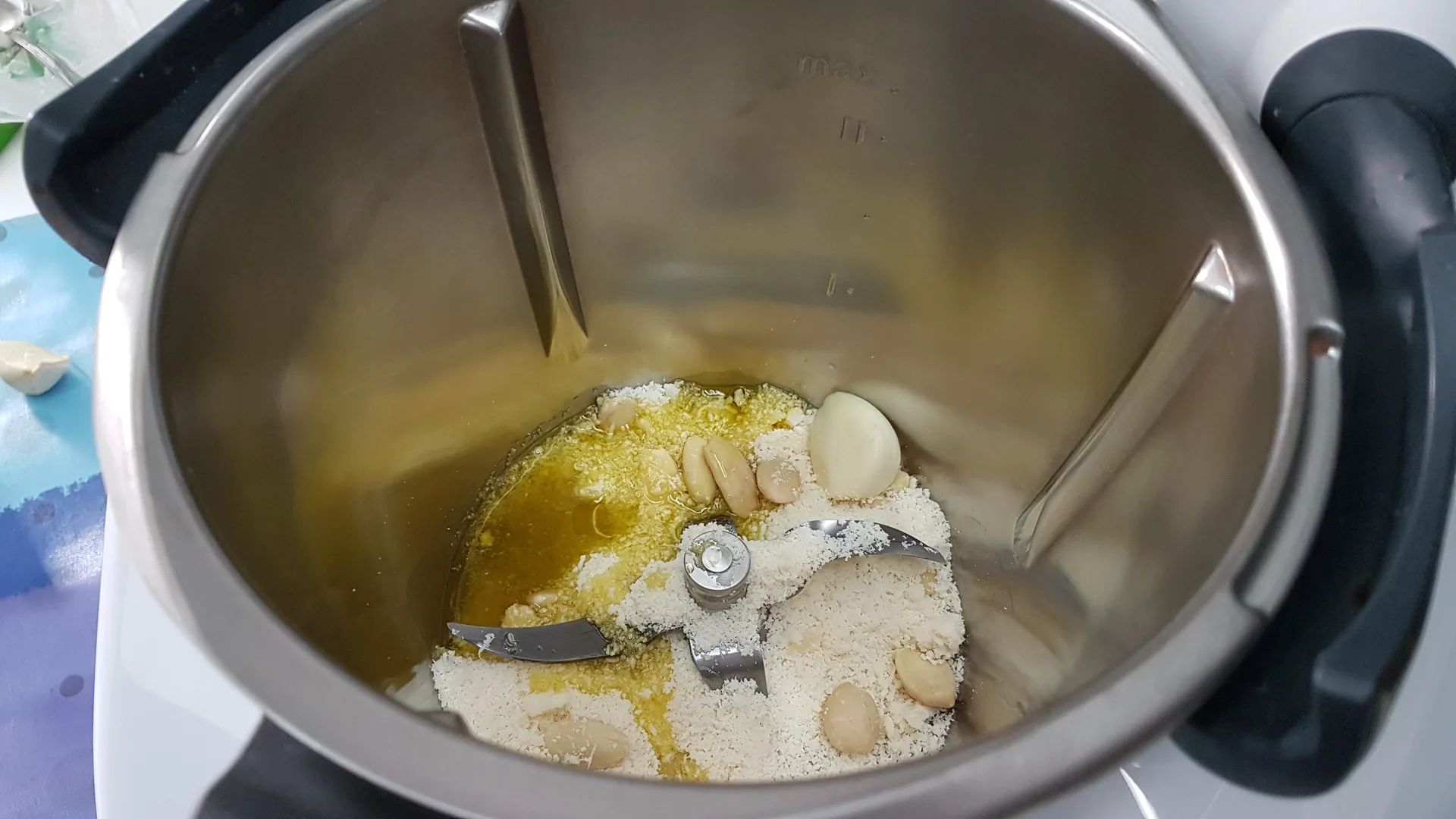 Pesto con spinaci e mandorle Bimby