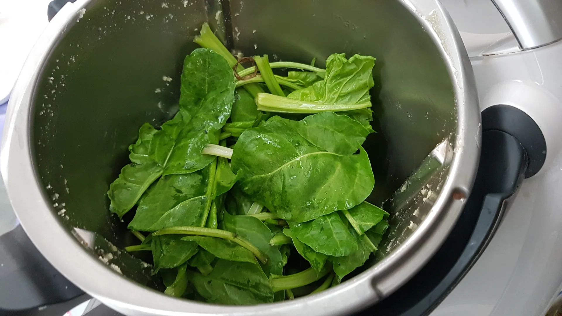 Pesto con spinaci e mandorle Bimby