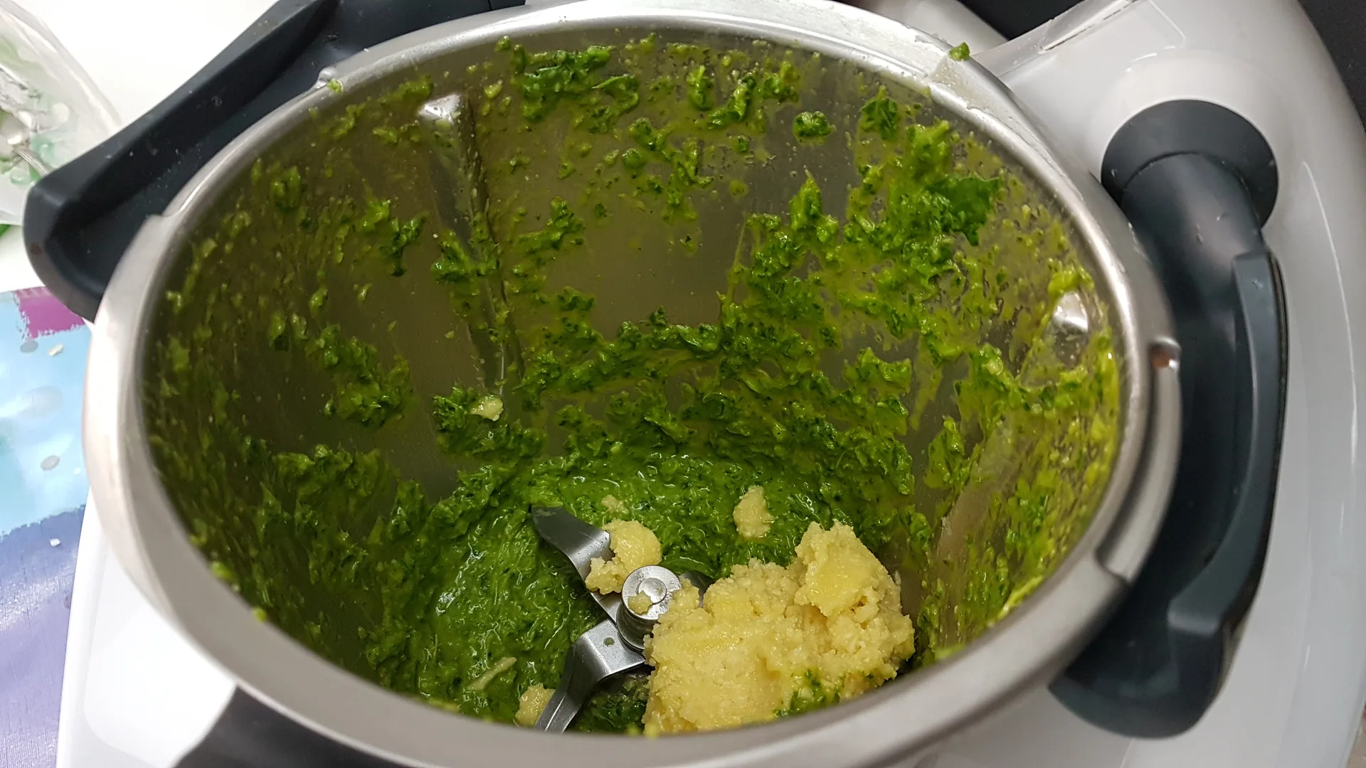 Pesto con spinaci e mandorle Bimby