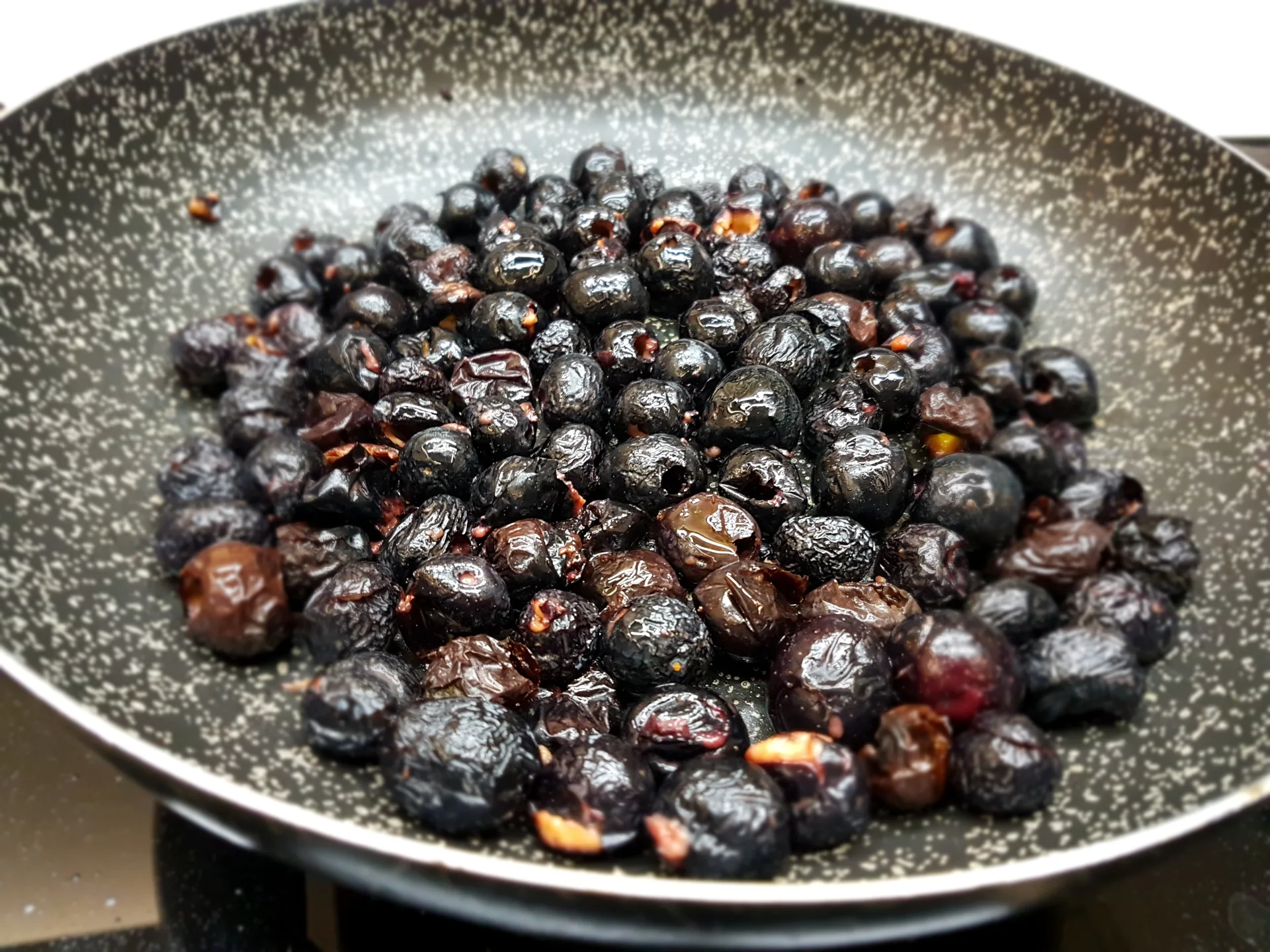 Pesto di olive nere dolci di Puglia