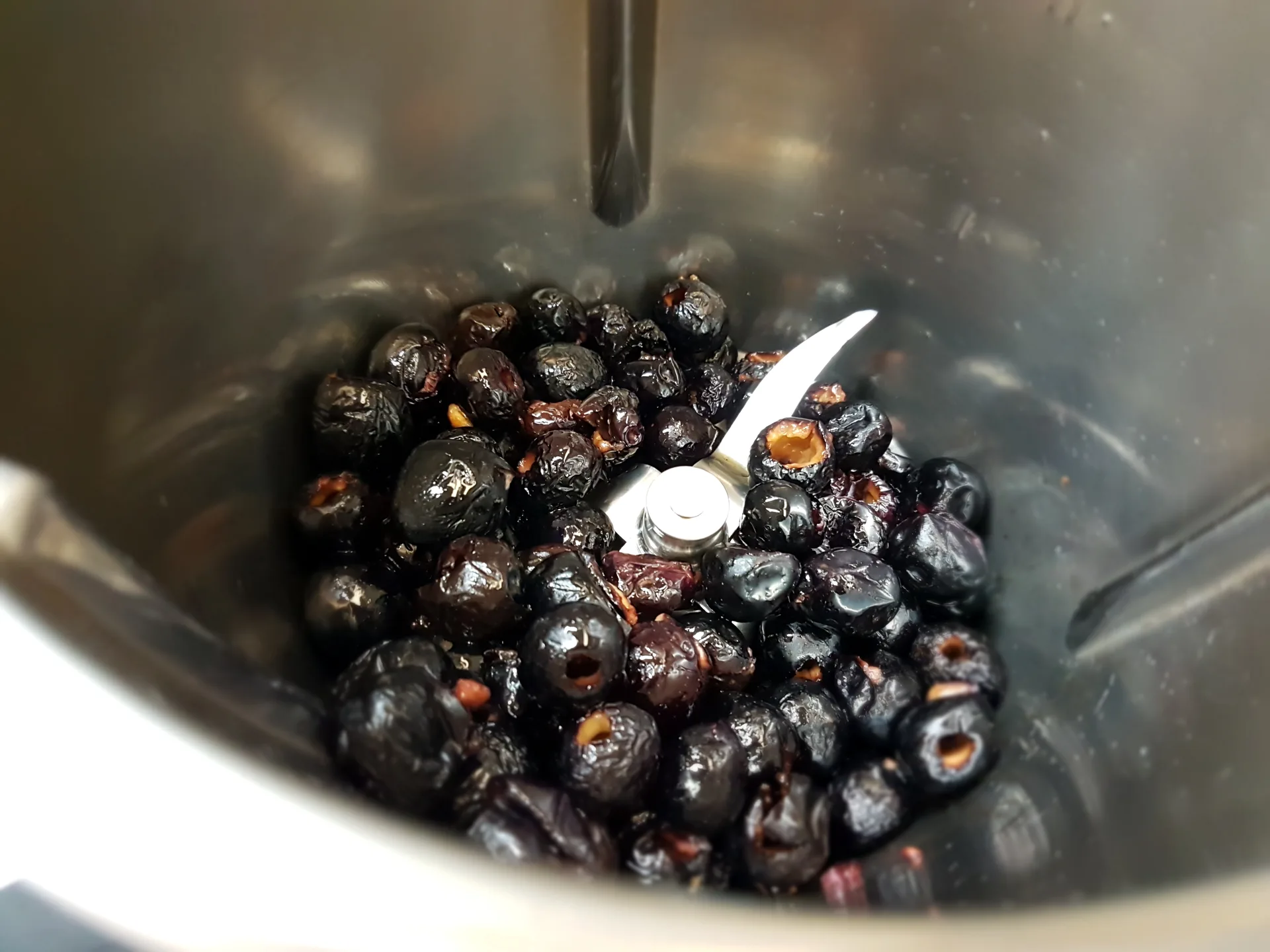 Pesto di olive nere dolci di Puglia