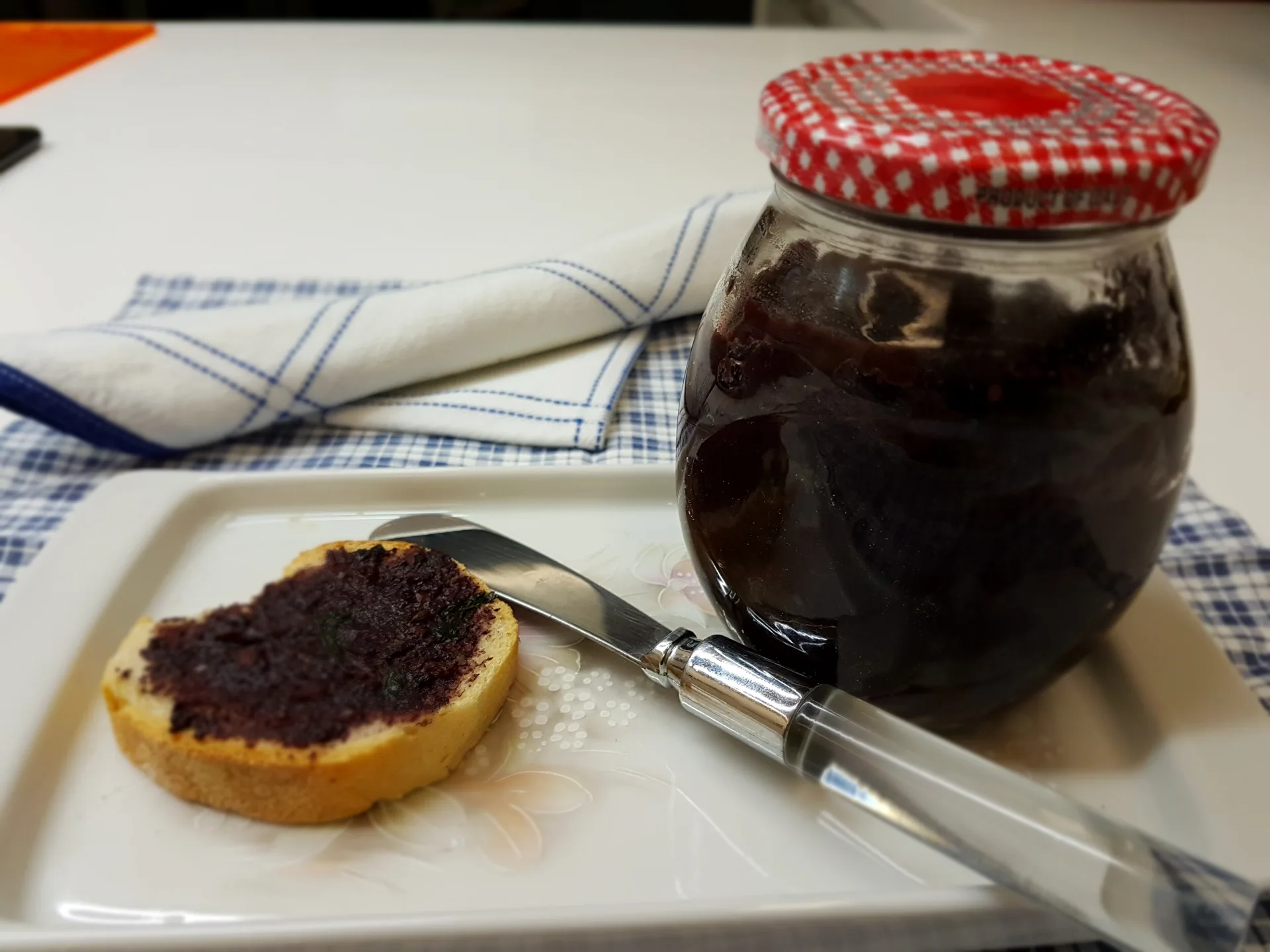 Pesto di olive nere dolci di Puglia