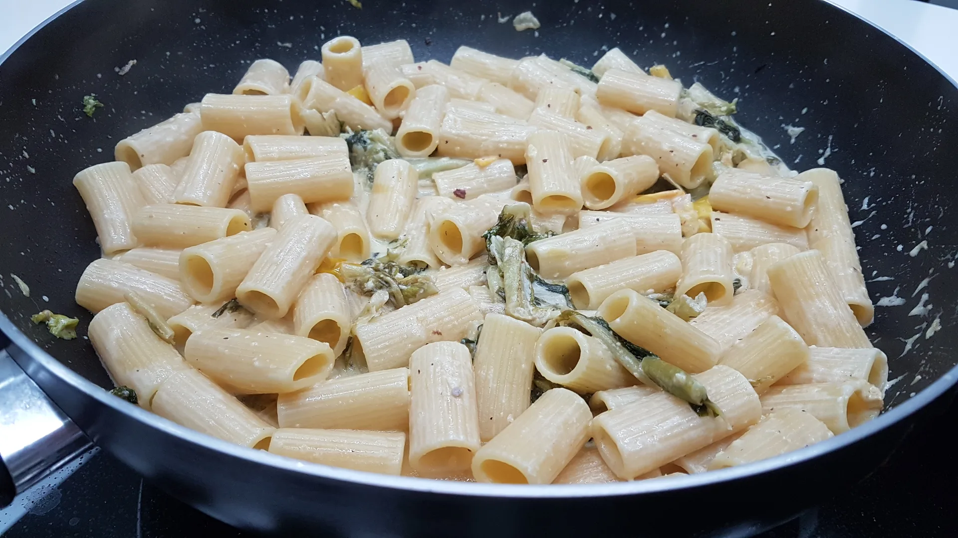 Rigatoni di Gragnano con lattuga