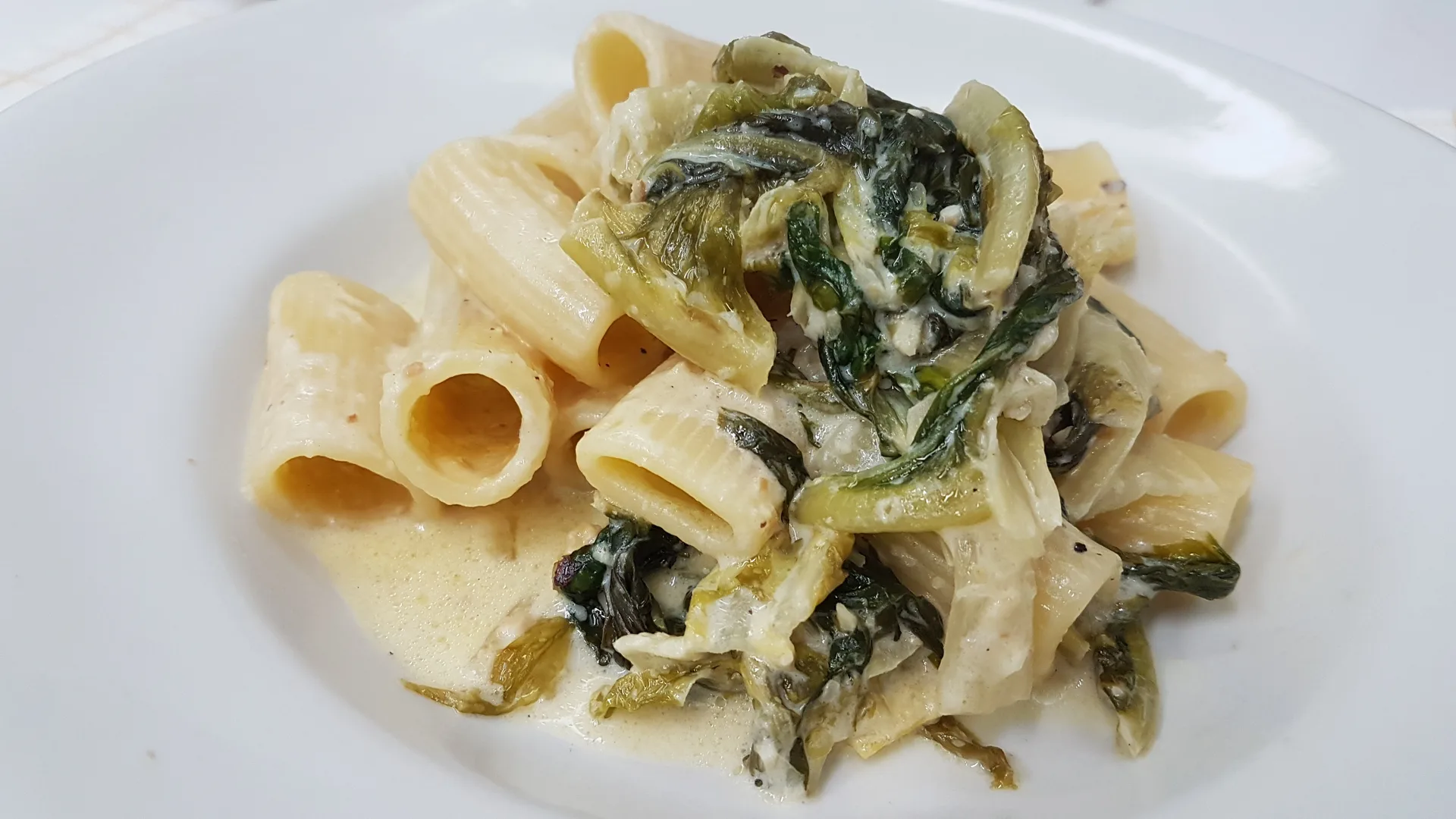 Rigatoni di Gragnano con lattuga