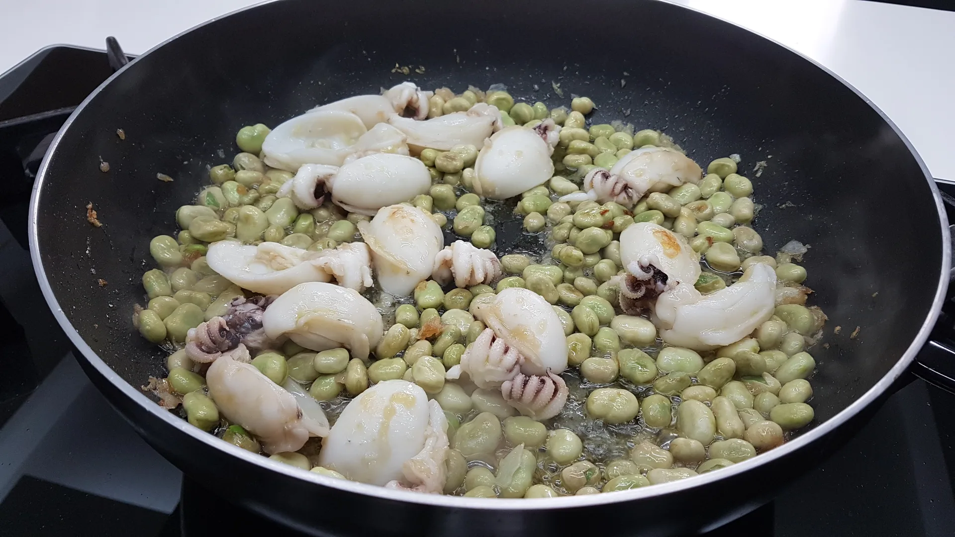 Scialatielli con seppioline e fave