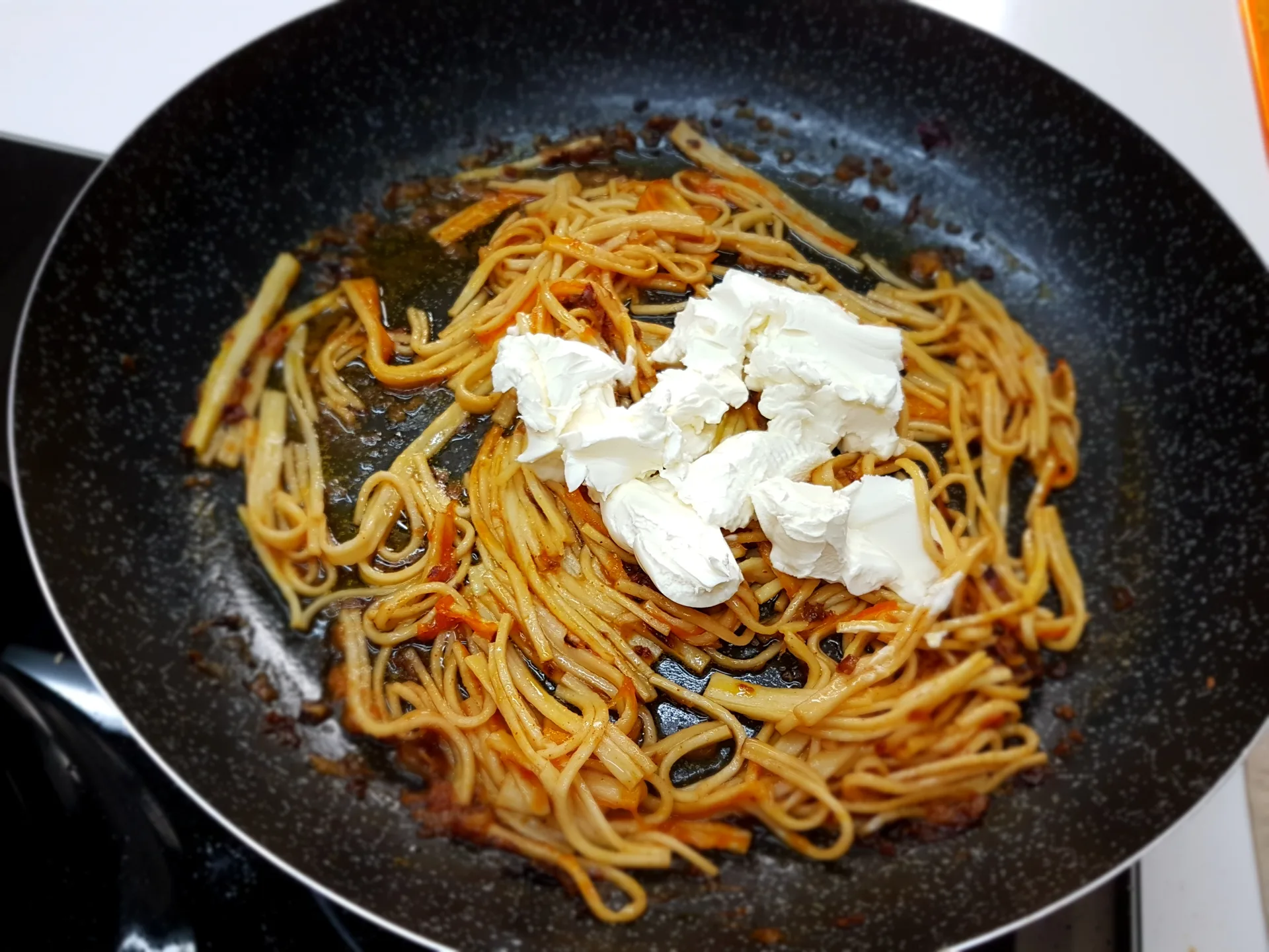 Spaghetti e surimi al succo di arancia
