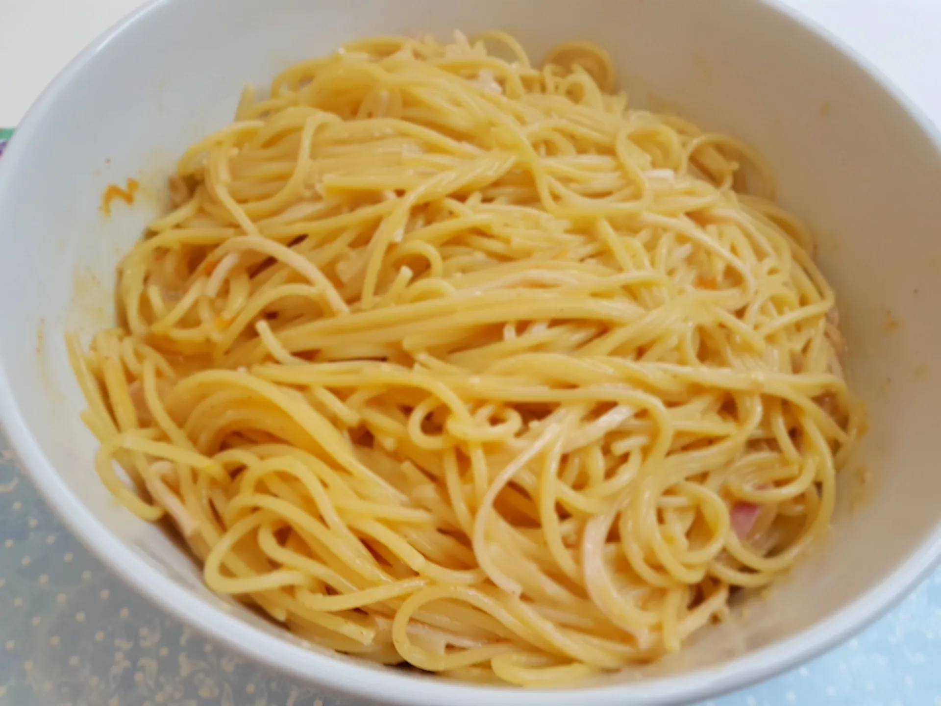 Spaghetti e surimi al succo di arancia