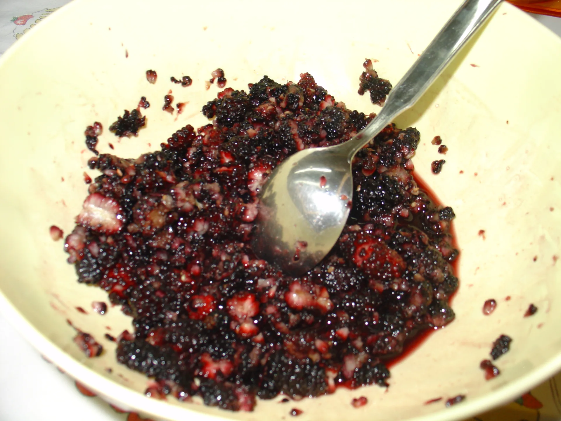 Torta della torre con gelsi neri