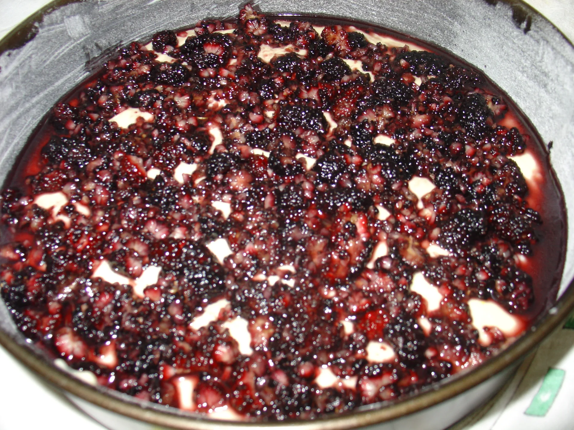 Torta della torre con gelsi neri