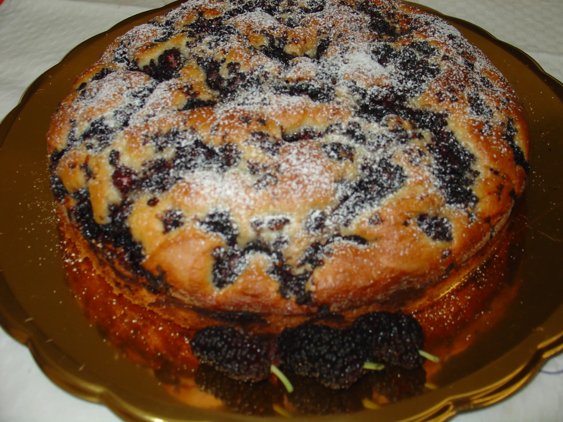 Torta della torre con gelsi neri