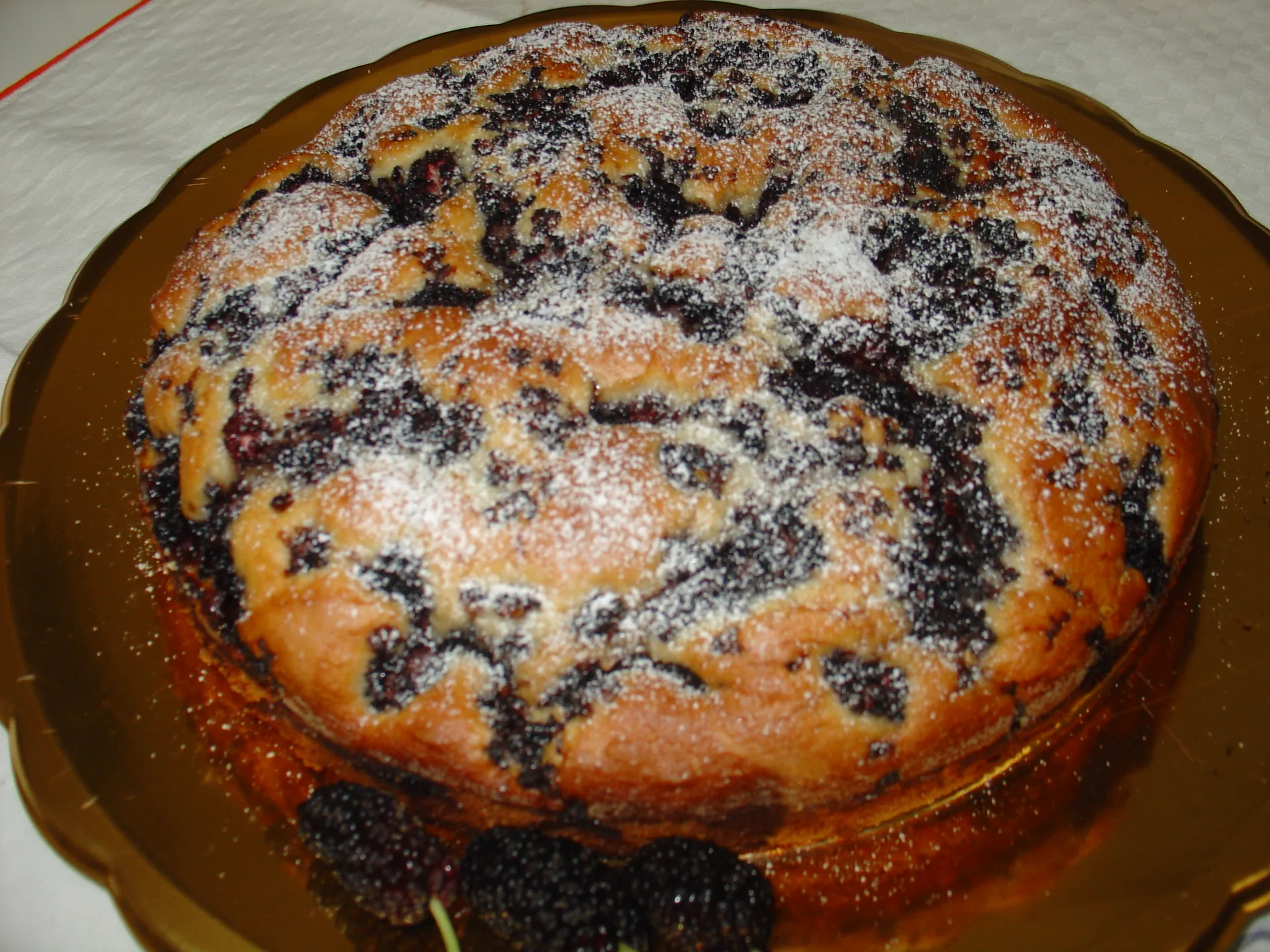 Torta della torre con gelsi neri