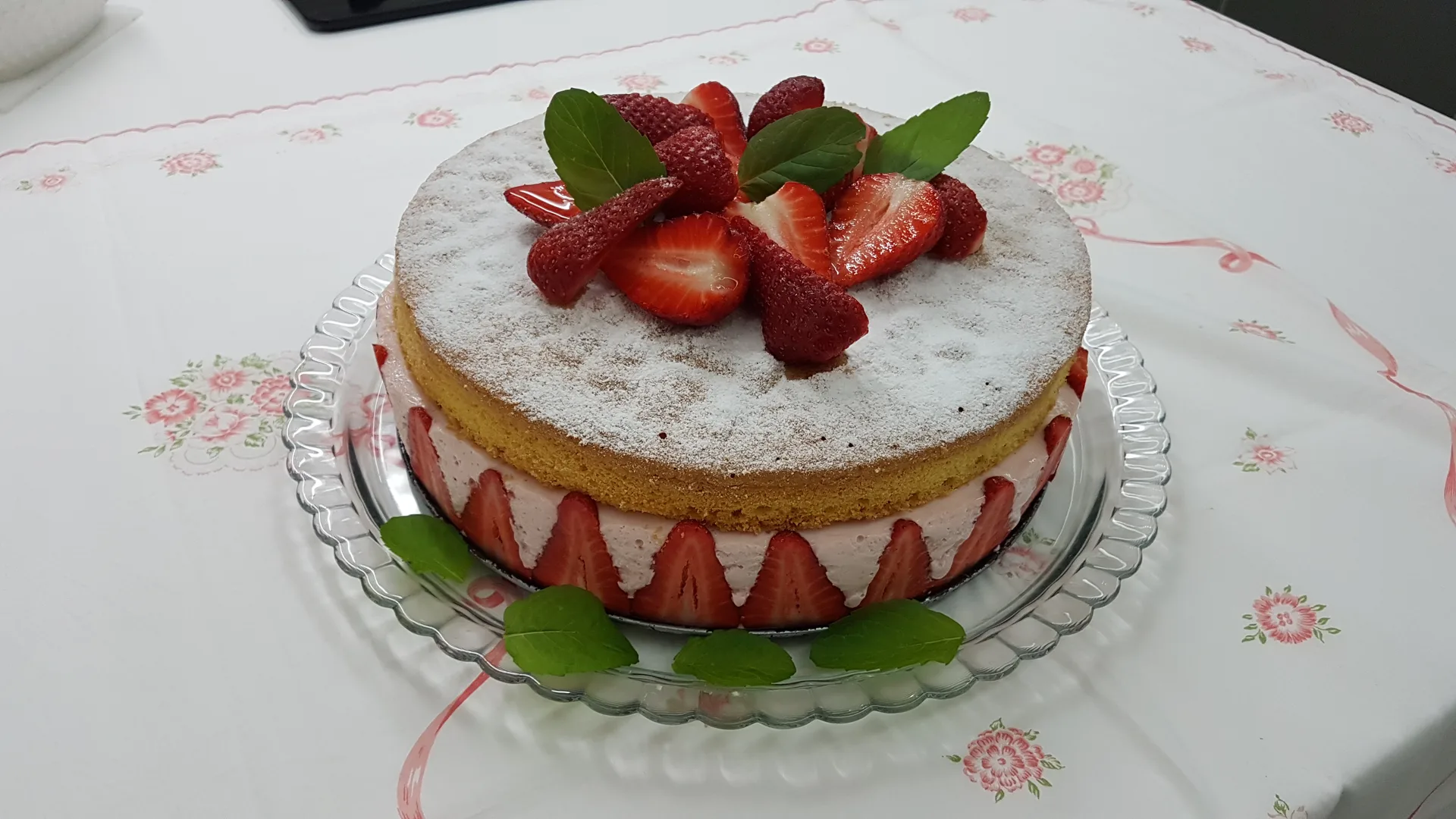 Torta Divina con mousse di fragole