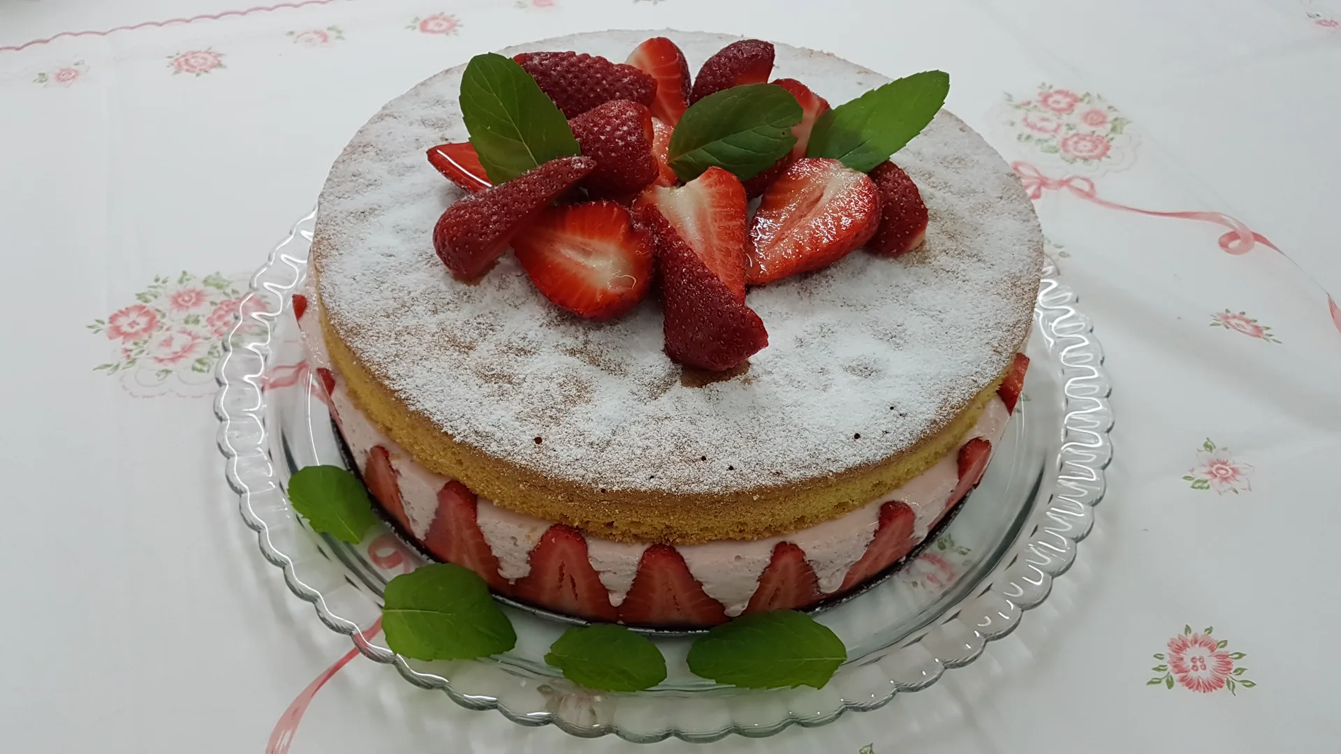 Torta Divina con mousse di fragole