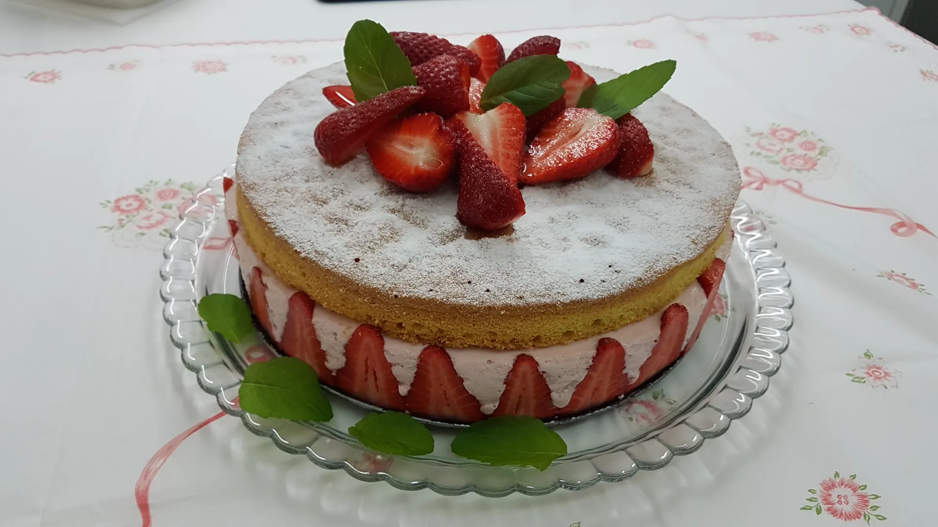 Torta Divina con mousse di fragole