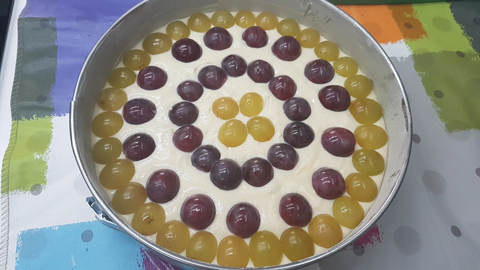 Torta soffice con uva e ricotta