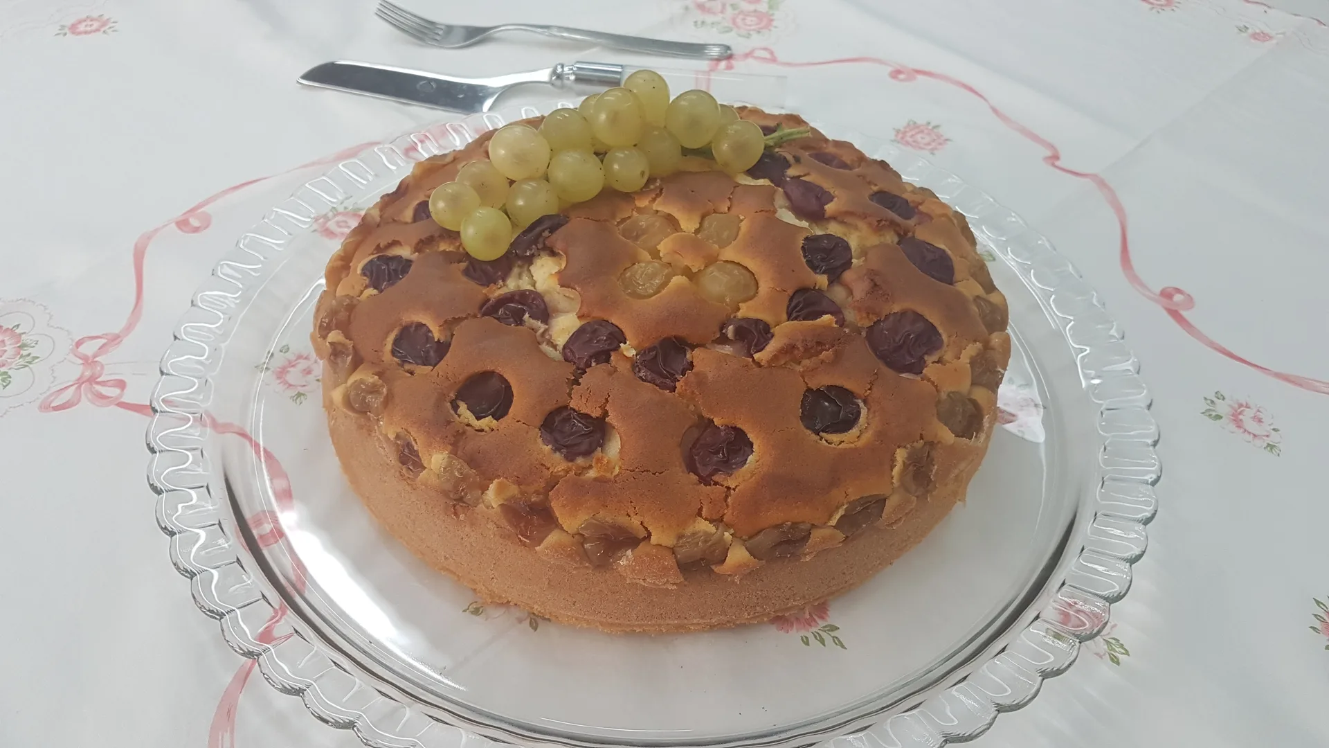 Torta soffice con uva e ricotta