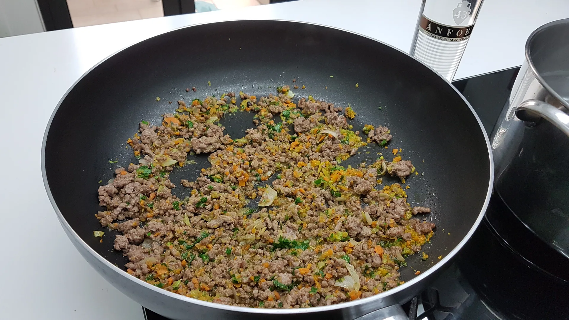 Trofie aromatizzate all'arancia con salsa di cachi